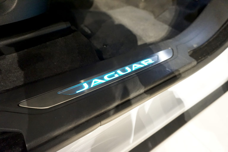 2018年式 ジャガー Fペース S 4WD ユーロンホワイト MQ3457