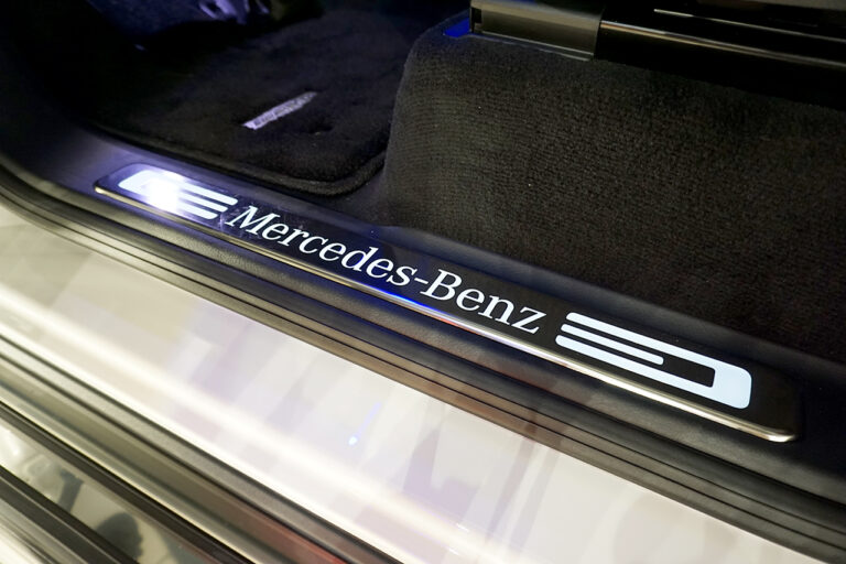 メルセデスベンツ G400d AMGライン ラグジュアリーPKG ポーラーホワイト 左ハンドル