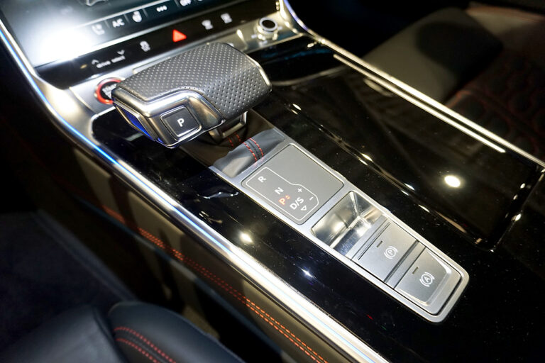 2021年式 アウディ RS7 スポーツバック セブリングブラッククリスタルパールエフェクト 中古 車