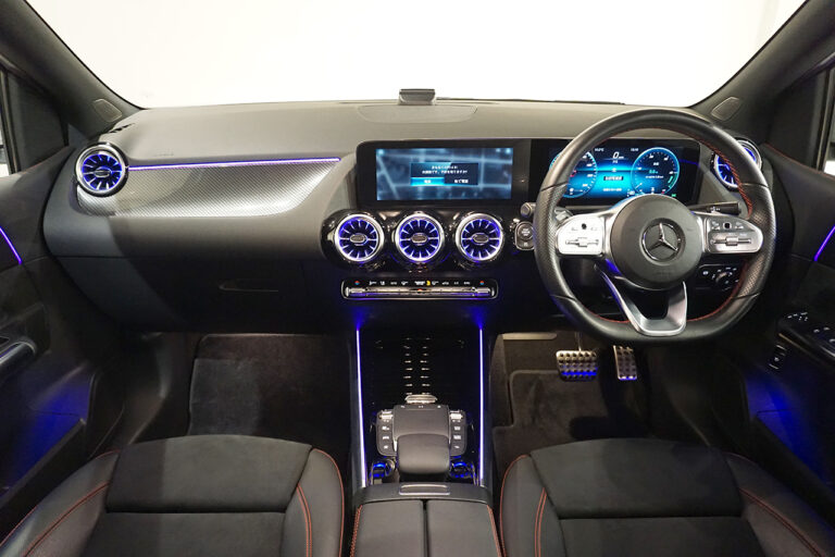 メルセデスベンツ B180 AMGライン ポーラーホワイト MQ3847