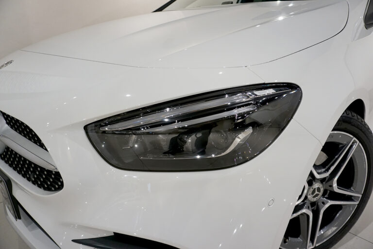 メルセデスベンツ B180 AMGライン ポーラーホワイト MQ3847