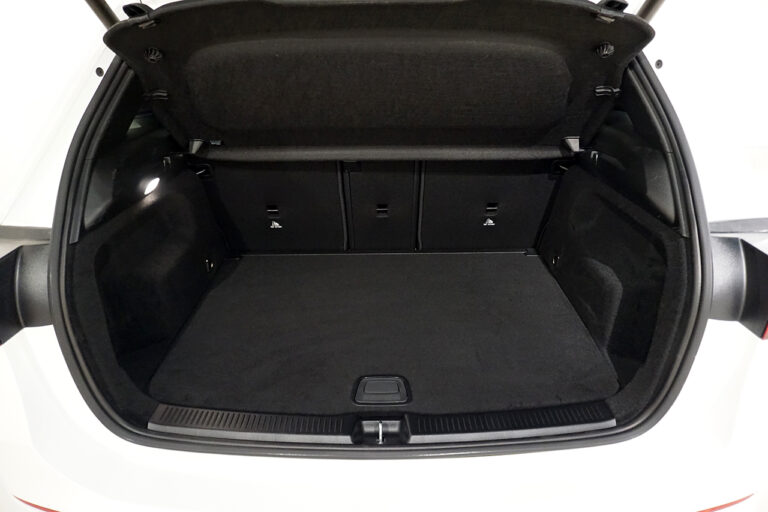 メルセデスベンツ B180 AMGライン ポーラーホワイト MQ3847