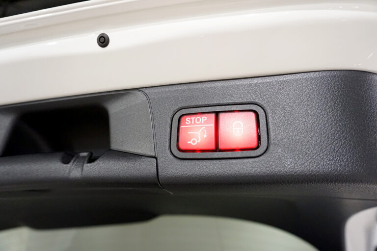メルセデスベンツ B180 AMGライン ポーラーホワイト MQ3847