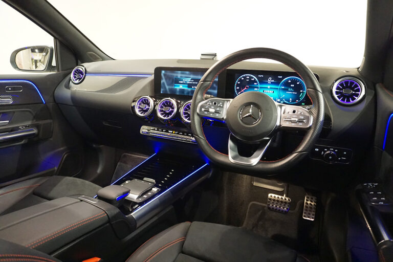 メルセデスベンツ B180 AMGライン ポーラーホワイト MQ3847