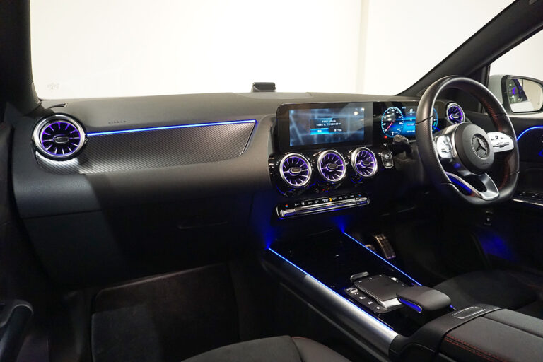 メルセデスベンツ B180 AMGライン ポーラーホワイト MQ3847