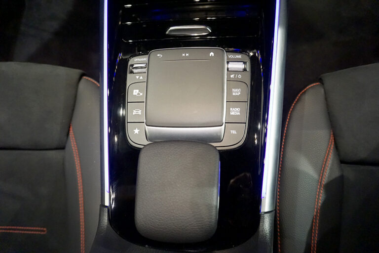 メルセデスベンツ B180 AMGライン ポーラーホワイト MQ3847