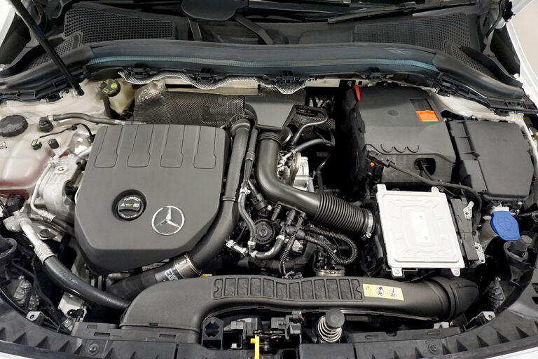 メルセデスベンツ B180 AMGライン ポーラーホワイト MQ3847