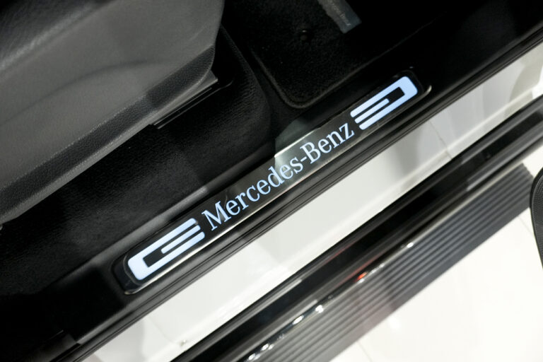2021年式 メルセデスベンツ G350d ダークプラチナ AMGライン ラグジュアリーPKG ポーラーホワイト MQ4069