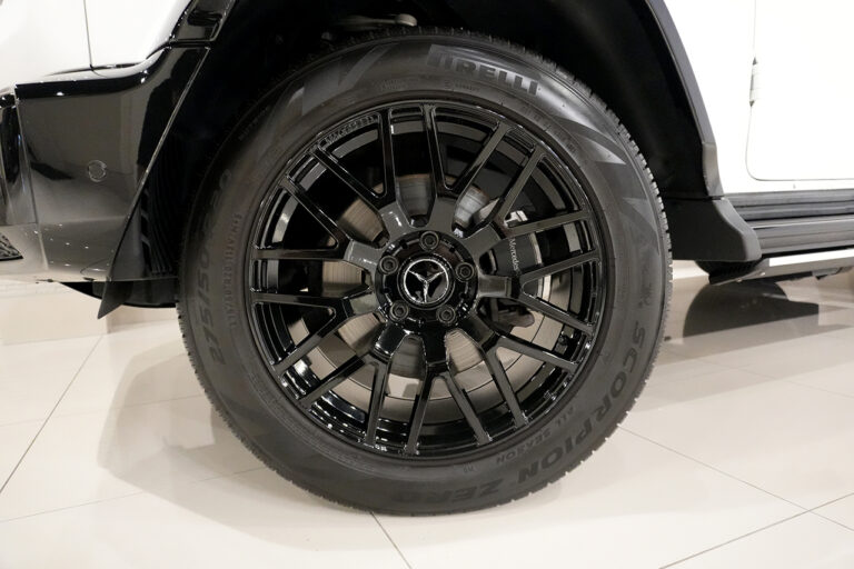 2021年式 メルセデスベンツ G350d ダークプラチナ AMGライン ラグジュアリーPKG ポーラーホワイト MQ4069