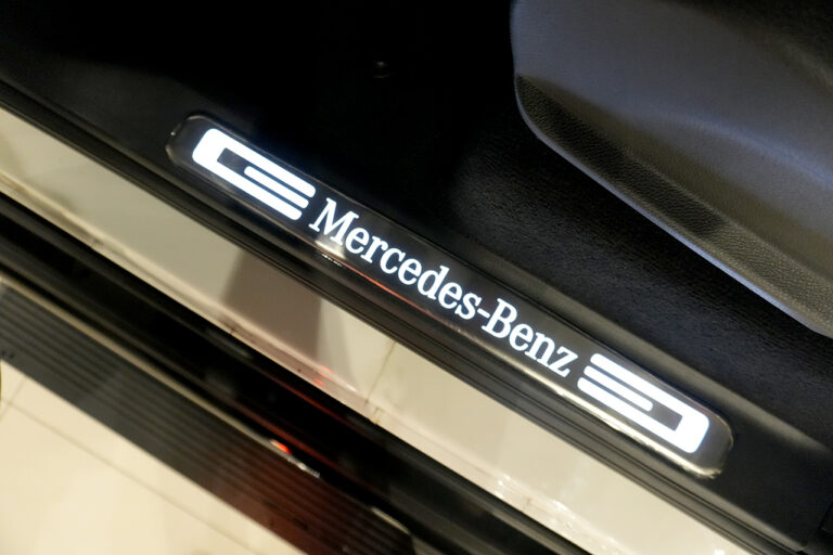 2021年式 メルセデスベンツ G350d ダークプラチナ AMGライン ラグジュアリーPKG ポーラーホワイト MQ4069
