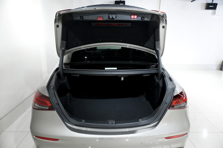2022年式 メルセデスベンツ E200 Sports BSG搭載モデル エクスクルーシブPKG モハーベシルバー MQ4075