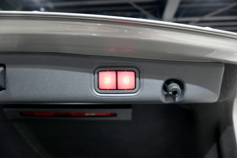 2022年式 メルセデスベンツ E200 Sports BSG搭載モデル エクスクルーシブPKG モハーベシルバー MQ4075
