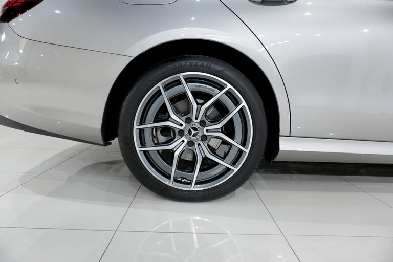 2022年式 メルセデスベンツ E200 Sports BSG搭載モデル エクスクルーシブPKG モハーベシルバー MQ4075