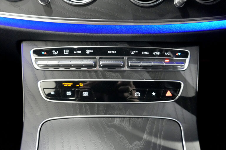2022年式 メルセデスベンツ E200 Sports BSG搭載モデル エクスクルーシブPKG モハーベシルバー MQ4075