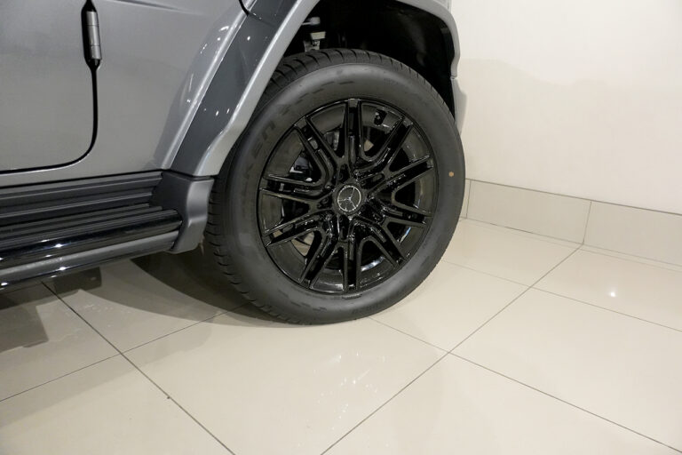 2025年式 メルセデスベンツ G450d ISG搭載モデル ダークステルス AMGライン MANUFAKTURプログラムプラス セレナイトグレー MQ4111