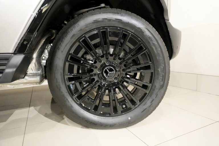 2025年式 メルセデスベンツ G450d ISG搭載モデル MANUFAKTURプログラム AMGライン モハーベシルバー MQ4063