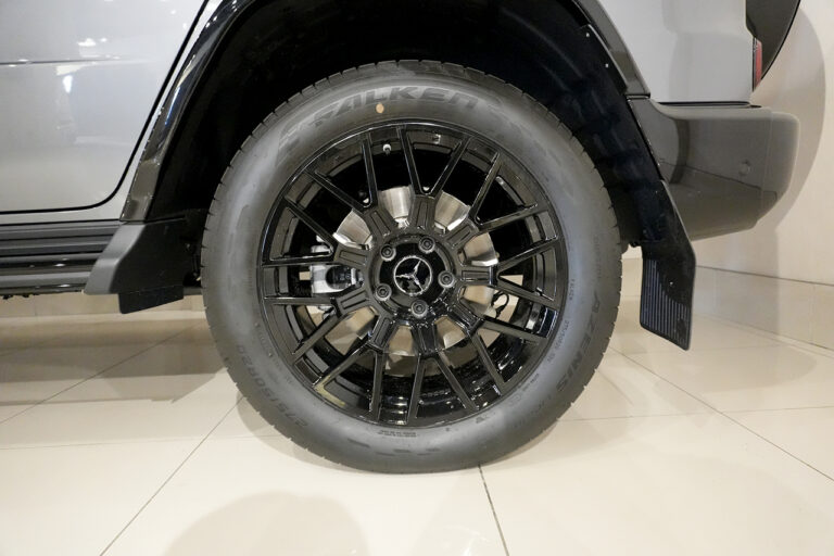 2025年式 メルセデスベンツ G450d ISG搭載モデル ダークステルス AMGライン MANUFAKTURプログラム セレナイトグレー MQ4049
