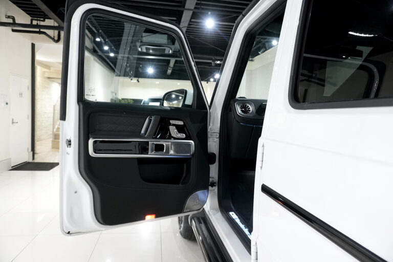 2023年式 メルセデスベンツ G400d ダークプラチナ マヌファクトゥーアプログラム+ オパリスホワイト MQ4094