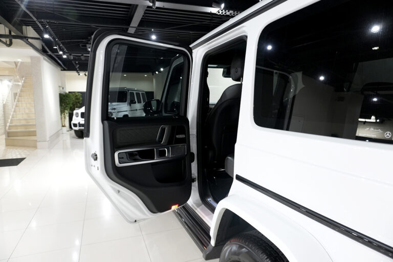 2023年式 メルセデスベンツ G400d ダークプラチナ マヌファクトゥーアプログラム+ オパリスホワイト MQ4094