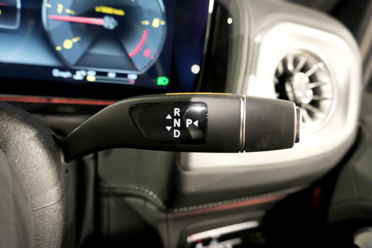 2023年式 メルセデスベンツ G400d ダークプラチナ マヌファクトゥーアプログラム+ オパリスホワイト MQ4094