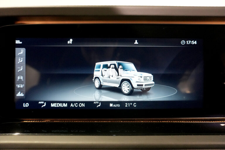 2023年式 メルセデスベンツ G400d ダークプラチナ マヌファクトゥーアプログラム+ オパリスホワイト MQ4094