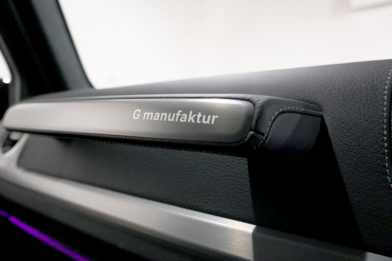 2023年式 メルセデスベンツ G400d ダークブラック Gmanufakturプログラム オブシディアンブラック MQ4102
