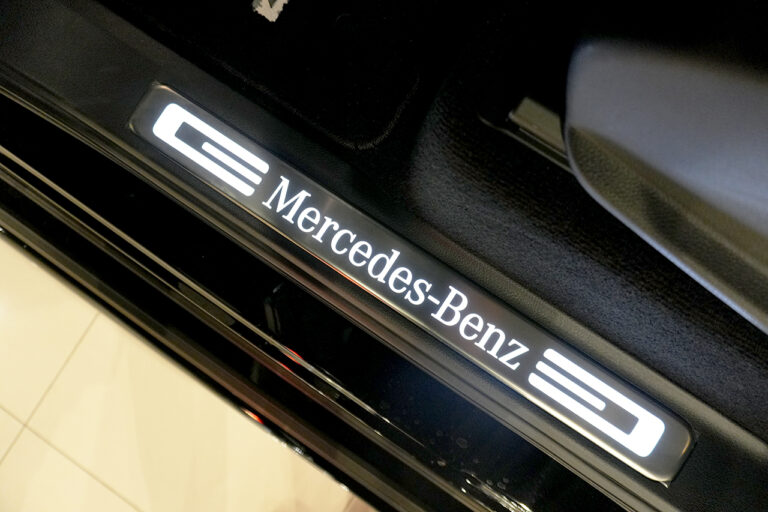 2023年式 メルセデスベンツ G400d ダークブラック AMGライン Gmanufakturプログラム オブシディアンブラック MQ4104