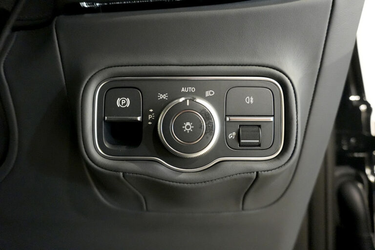 2025年式 メルセデスベンツ G450d MANUFAKTURプログラムプラス AMGライン ナイトパッケージ オブシディアンブラック MQ4109