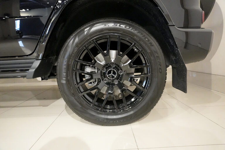 2023年式 メルセデスベンツ G400d ダークブラック Gmanufakturプログラム AMGライン オブシディアンブラック MQ4116　