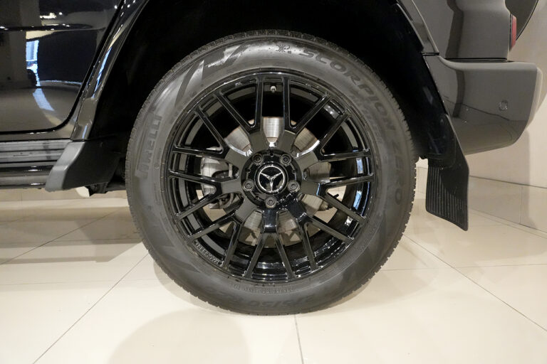 2023年式 メルセデスベンツ G400d ダークブラック Gmanufakturプログラム AMGライン MQ4124 オブシディアンブラック