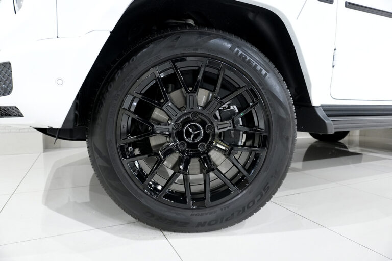 2024年式 メルセデスベンツ G400d manufakturプログラム ダークプラチナ オパリスホワイト MQ4155