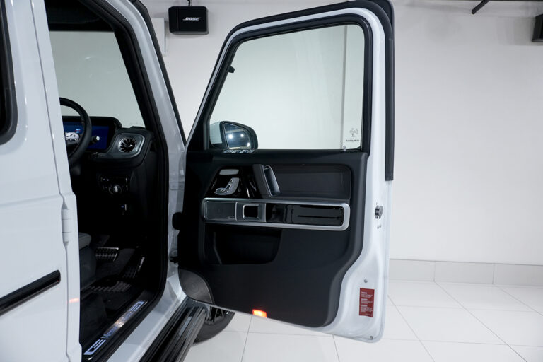 2024年式 メルセデスベンツ G400d manufakturプログラム ダークプラチナ オパリスホワイト MQ4155