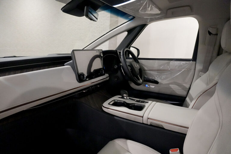 2025年式 レクサス LM500h VersionL 後期モデル ソニッククォーツ MQ4137