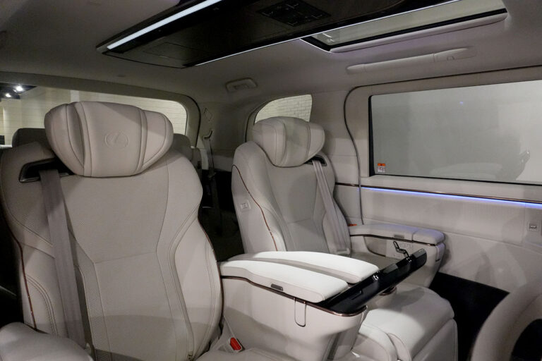 2025年式 レクサス LM500h VersionL 後期モデル ソニッククォーツ MQ4137