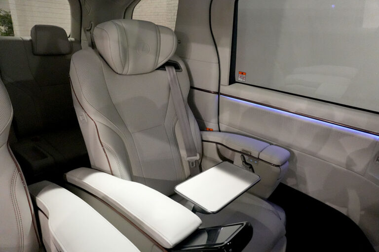 2025年式 レクサス LM500h VersionL 後期モデル ソニッククォーツ MQ4137