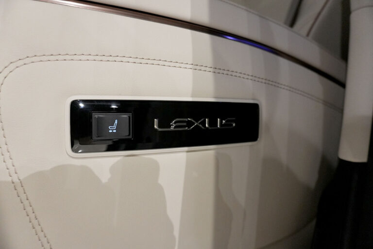 2025年式 レクサス LM500h VersionL 後期モデル ソニッククォーツ MQ4137