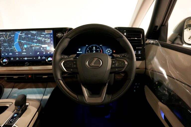 2025年式 レクサス LM500h VersionL 後期モデル ソニッククォーツ MQ4137