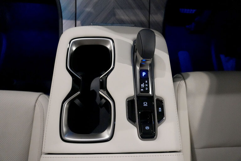 2025年式 レクサス LM500h VersionL 後期モデル ソニッククォーツ MQ4137
