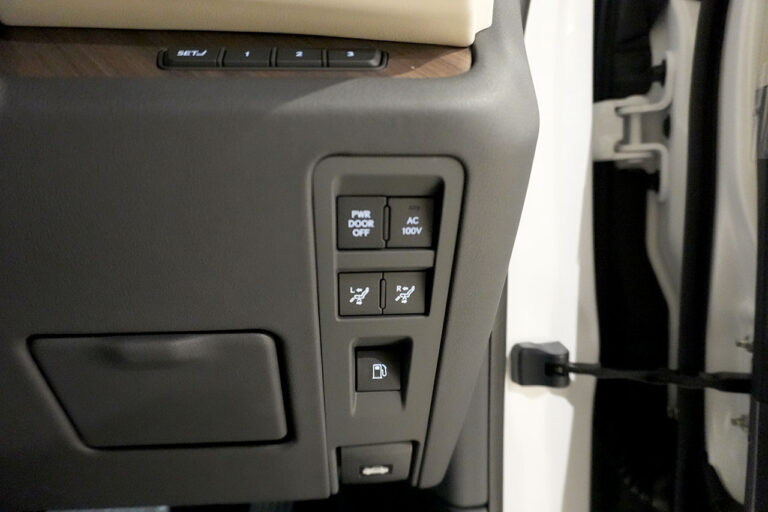 2025年式 レクサス LM500h VersionL 後期モデル ソニッククォーツ MQ4137