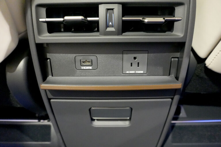 2025年式 レクサス LM500h VersionL 後期モデル ソニッククォーツ MQ4137