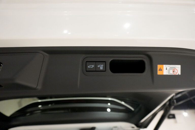 2025年式 LM500h VersionL 後期モデル ソニッククォーツ 内装 ブラックレザー MQ4139