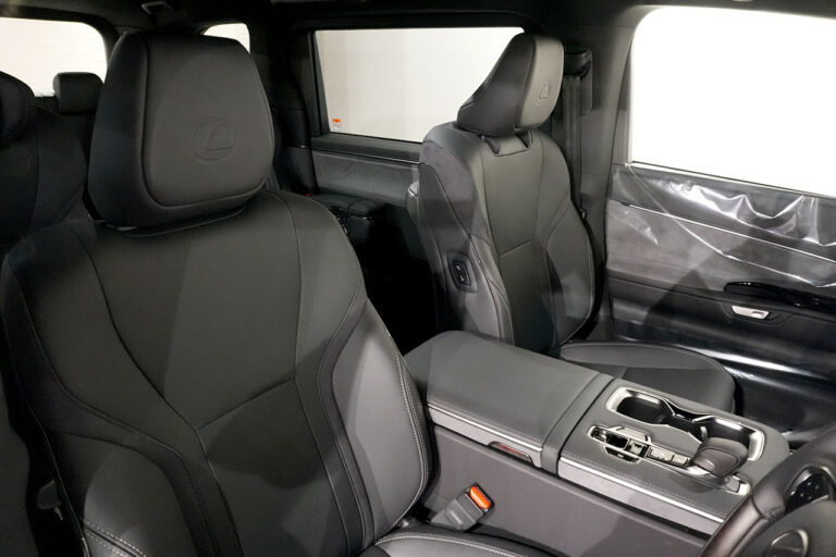 2025年式 LM500h VersionL 後期モデル ソニッククォーツ 内装 ブラックレザー MQ4139