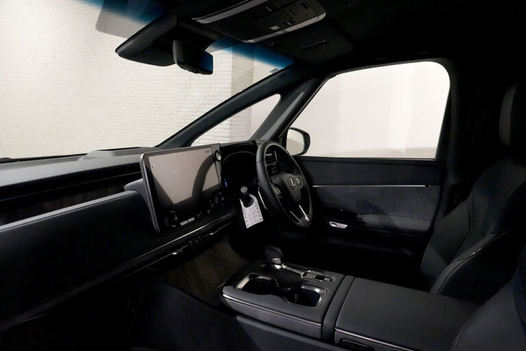 2025年式 LM500h VersionL 後期モデル ソニッククォーツ 内装 ブラックレザー MQ4139