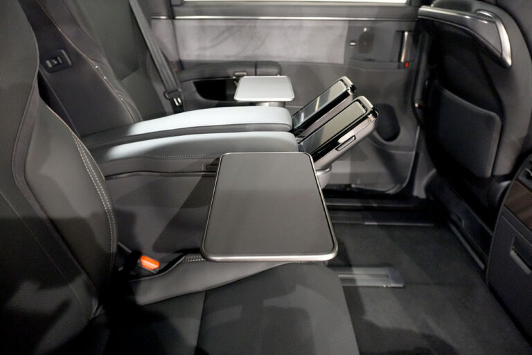 2025年式 LM500h VersionL 後期モデル ソニッククォーツ 内装 ブラックレザー MQ4139