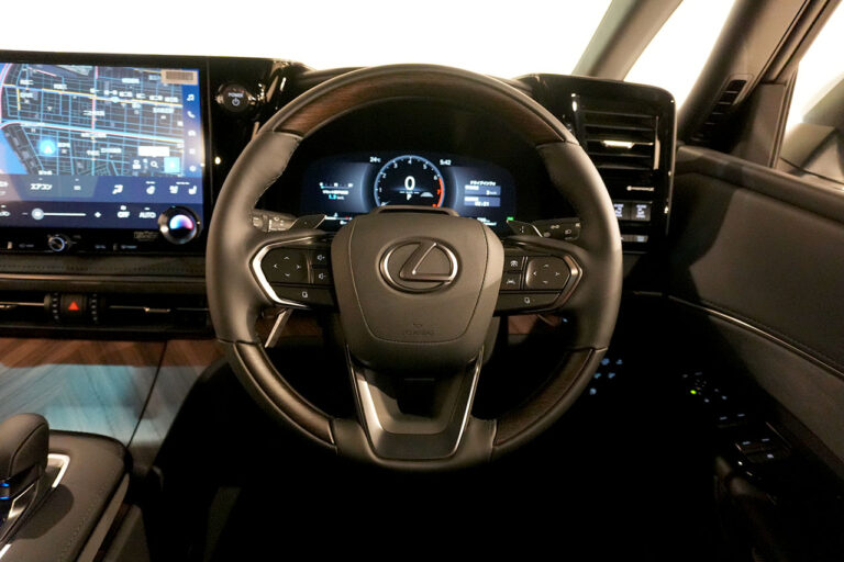 2025年式 LM500h VersionL 後期モデル ソニッククォーツ 内装 ブラックレザー MQ4139