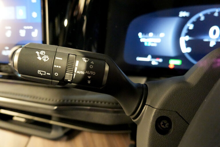 2025年式 LM500h VersionL 後期モデル ソニッククォーツ 内装 ブラックレザー MQ4139