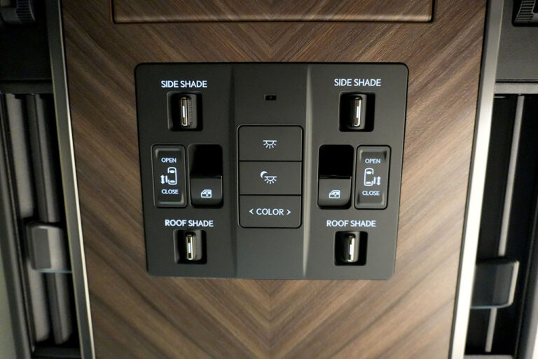 2025年式 LM500h VersionL 後期モデル ソニッククォーツ 内装 ブラックレザー MQ4139