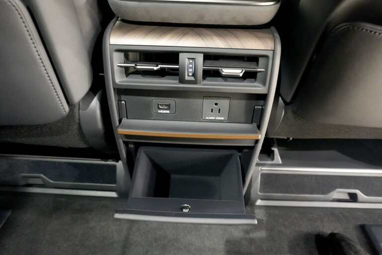 2025年式 LM500h VersionL 後期モデル ソニッククォーツ 内装 ブラックレザー MQ4139