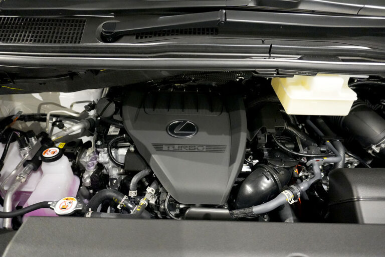 2025年式 LM500h VersionL 後期モデル ソニッククォーツ 内装 ブラックレザー MQ4139