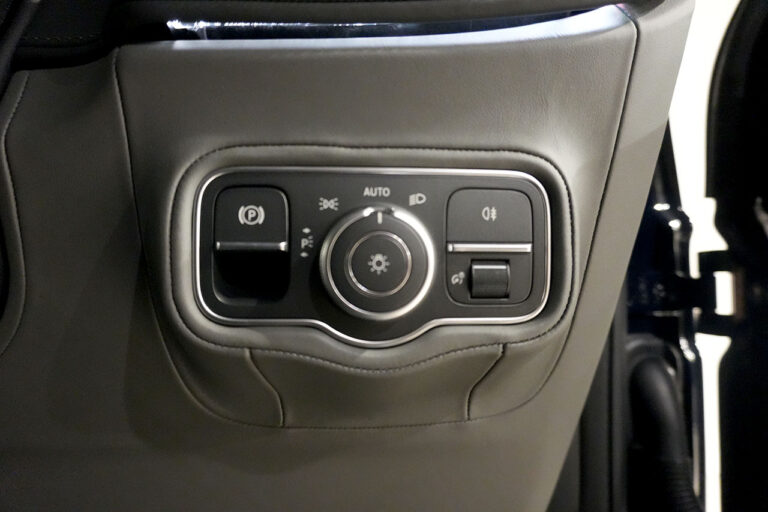 2025年式 メルセデスベンツ G450d Edition MANUFAKTUR Icon　MANUFAKTURダークブルー MQ4144